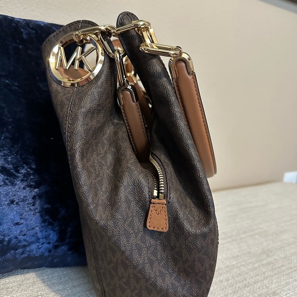 Michael Kors Monogram Shoulder Bag NWT - Picture 7 of 16